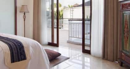 Soleil Suites Petitenget By the jero 18