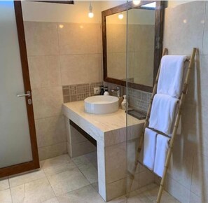 Free toiletries, towels