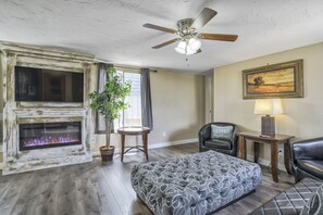 Living area - Mighty Mobile (Palmer Lake)