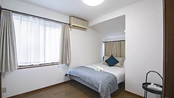 Classic House | 4 bedrooms, desk, laptop workspace, blackout drapes