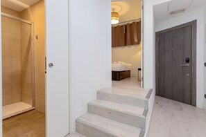 1 habitación, tabla de planchar con plancha, internet y ropa de cama 