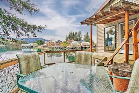 Outdoor dining. Serene Seldovia Cabin
