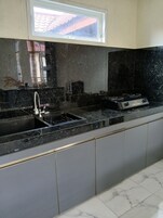 Cookware/dishes/utensils, cleaning supplies