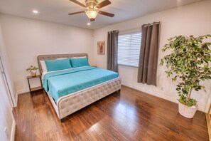 3 chambres, fer et planche à repasser, lit parapluie, Wi-Fi