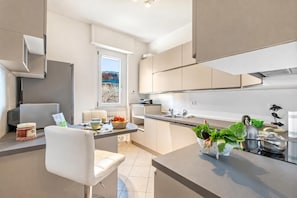 Familjelägenhet - 3 sovrum - balkong (Alelù Classy And Chic Stresa Center) | Eget kök