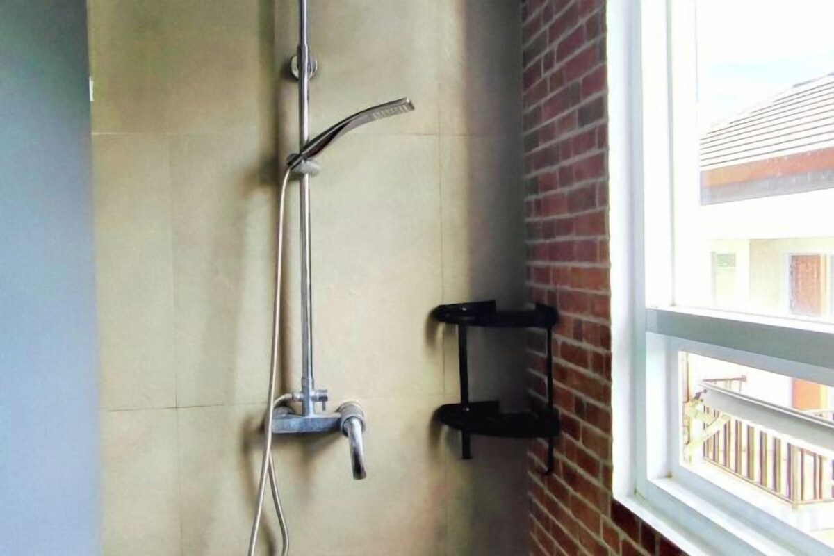 Bathroom | Free toiletries, hair dryer (on request), towels, soap