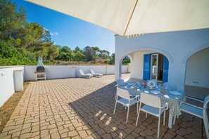 Outdoor dining - La Primula Apartment 3 Sea View (Salve)