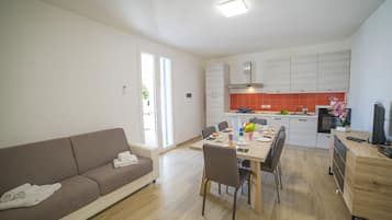 Apartamento standard, 2 quartos, terraço (La Primula Apartment 3 with Sea-View) | Parte interna