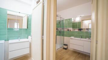 Standard Apartment, 2 Bedrooms (La Primula Apartment 3 Sea View) | Bathroom | Shower, hair dryer, bidet, towels