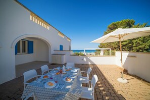 Outdoor dining - La Primula Apartment 3 Sea View (Salve)