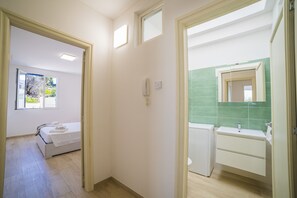 Standard Apartment, Multiple Bedrooms (La Primula Apartment 3 Sea View) | Bathroom | Shower, hair dryer, bidet, towels - La Primula Apartment 3 Sea View (Salve)