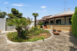 Standard House, Multiple Bedrooms, 2 Bathrooms (Villa Isidoro Sea View) | Property grounds - Villa Isidoro Sea View (Nardò)
