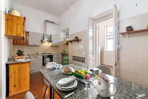 Standardhus - flere soveværelser - 2 badeværelser (Villa Isidoro Sea View) | Spiseområde