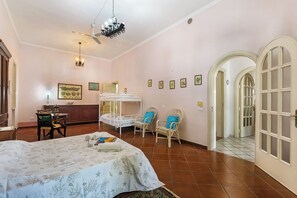 3 chambres, Wi-Fi gratuit, draps fournis