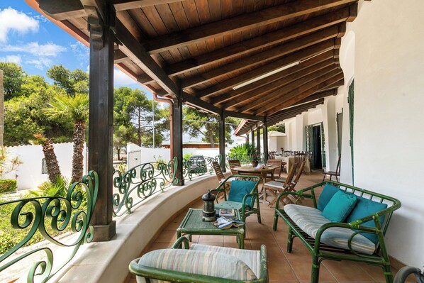 Standard-Haus, Mehrere Schlafzimmer, 2 Bäder (Villa Isidoro Sea View) | Speisen im Freien