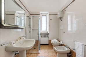 Standard-Haus, Mehrere Schlafzimmer, 2 Bäder (Villa Isidoro Sea View) | Badezimmer