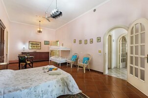 Casa standard, vários quartos, 2 banheiros (Villa Isidoro Sea View) | 3 quartos, Wi-Fi de cortesia, roupa de cama
