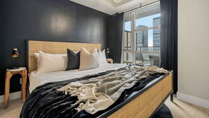 2 bedrooms, desk, iron/ironing board, travel crib - Manhattan | Right Next to Stampede Grounds! | DT (Calgary)