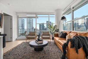 テレビ、書斎 / ワークスペース