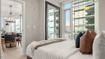 2 bedrooms, desk, iron/ironing board, travel crib