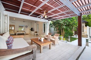 Terrace/patio - Azure New Luxe Canggu Beach Villa 2 min to beach (Canggu)