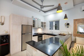 Fridge, microwave, oven, stovetop - Azure New Luxe Canggu Beach Villa 2 min to beach (Canggu)