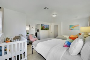 4 slaapkamers, een bureau, een strijkplank/strijkijzer, gratis wifi