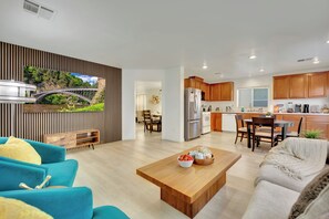 Smart TV, computer monitors