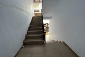 Staircase - Hotel O Pondok Surya Near Fakultas Teknik Unhas Gowa (Bontomarannu)