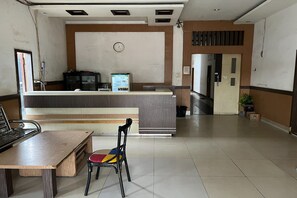 Reception - Hotel O Pondok Surya Near Fakultas Teknik Unhas Gowa (Bontomarannu)