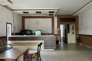 Reception - Hotel O Pondok Surya Near Fakultas Teknik Unhas Gowa (Bontomarannu)