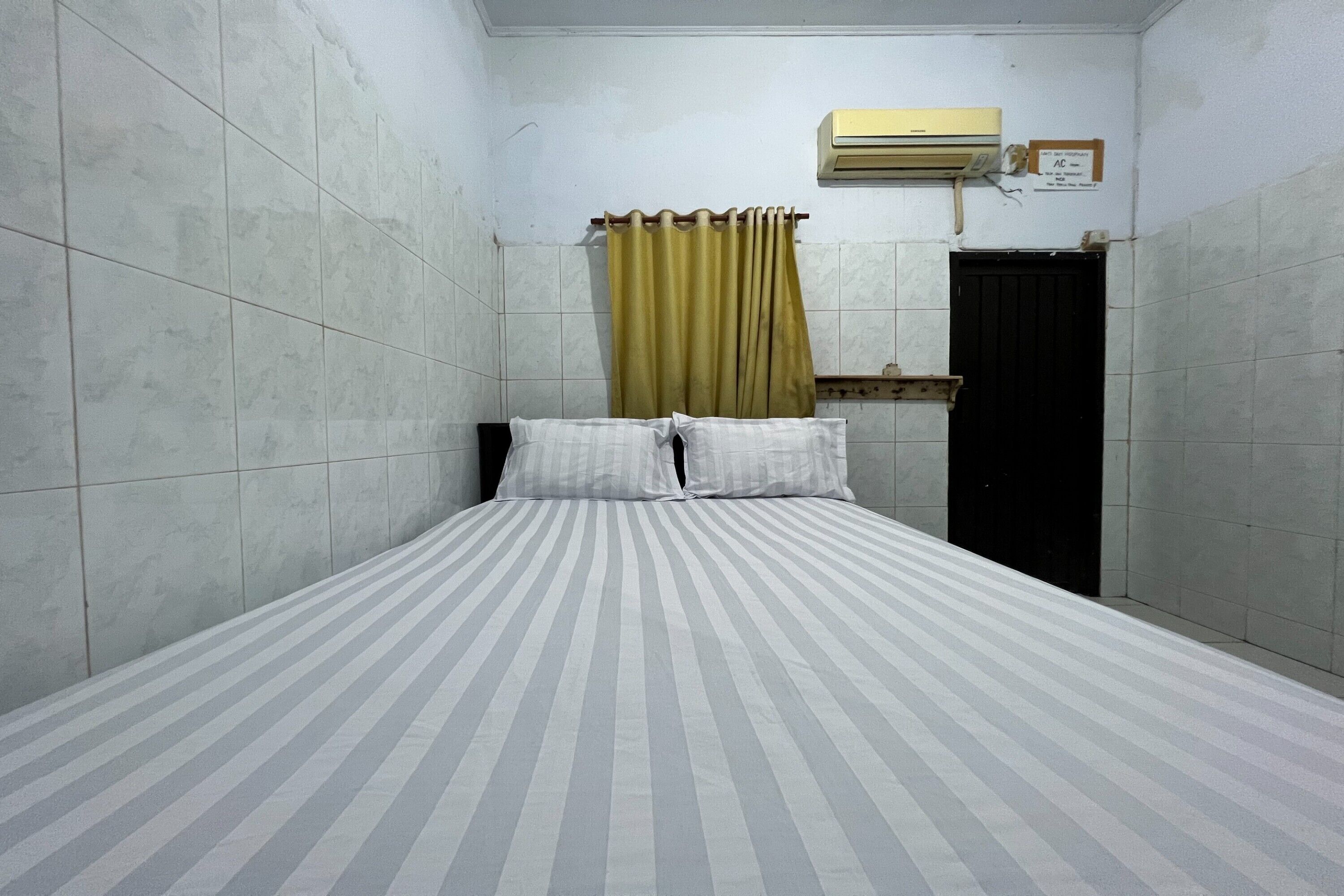 Standard Double Room | Free WiFi, bed sheets