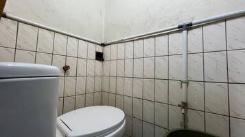 Chambre Double Standard | Salle de bain | Douche, savon