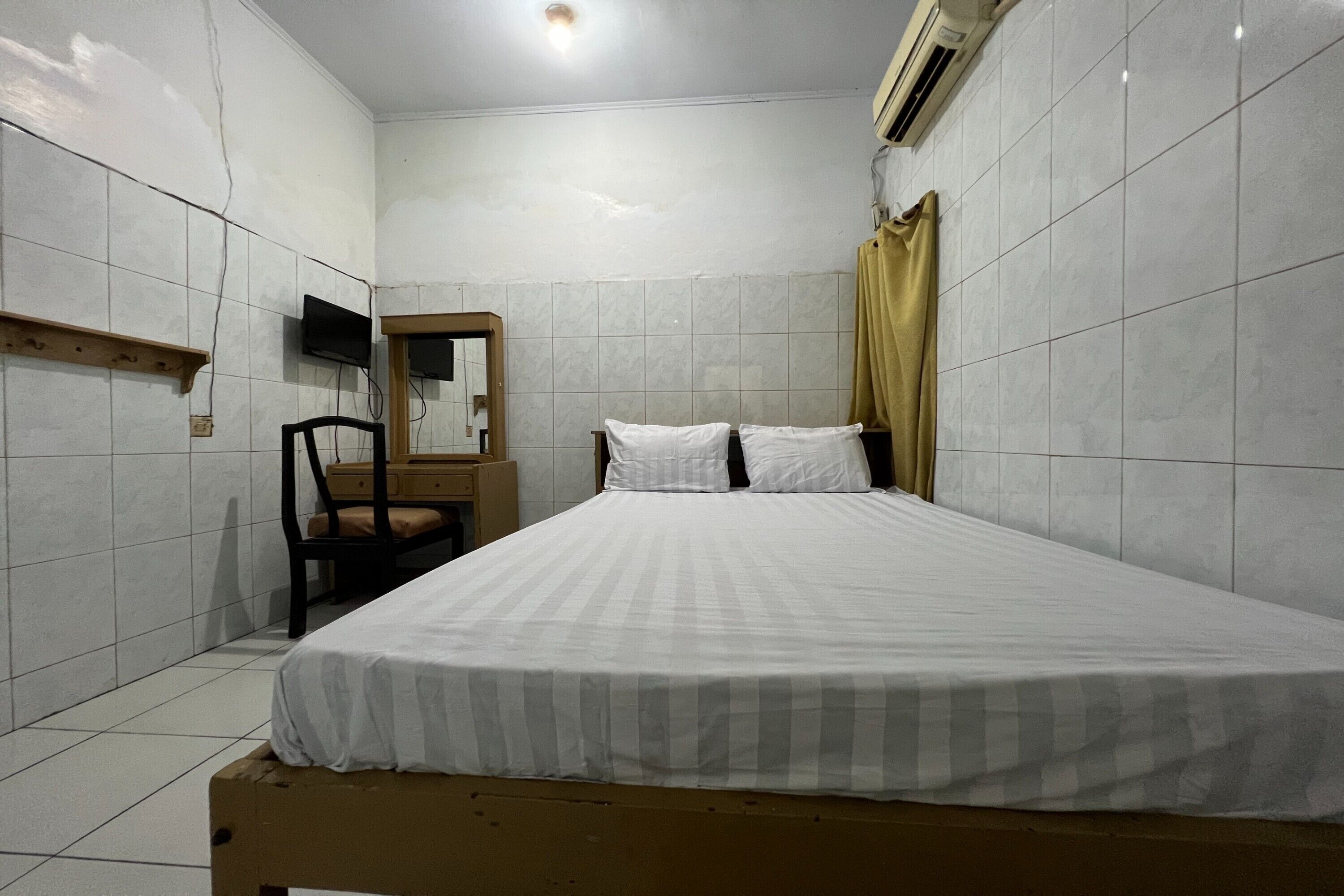 Standard Double Room | Free WiFi, bed sheets