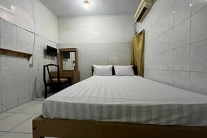 Standard Double Room | Free WiFi, bed sheets - Hotel O Pondok Surya Near Fakultas Teknik Unhas Gowa (Bontomarannu)