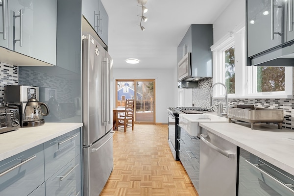 Refrigerador, microondas, horno y parrilla de estufa