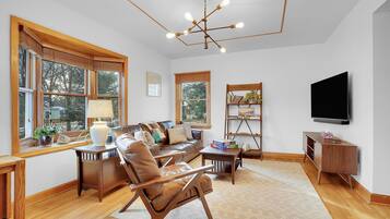 Smart-TV, Bücher, Musikbibliothek, Videothek