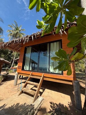 Deluxe Room, 1 Large Twin Bed | Free WiFi - Koh Pu Sea View Beach Resort (Nuea Khlong)