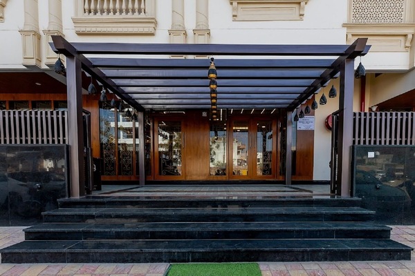 Pintu masuk hartanah