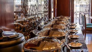 Petit déjeuner buffet servi tous les jours en supplément