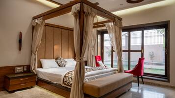 Luxury Pool Villa | Rollaway beds, bed sheets