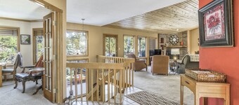 The Phone Booth 飯店