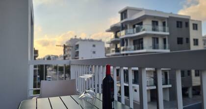 STAY Sunlit Harbor Apartment