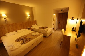 Schreibtisch, laptopgeeigneter Arbeitsplatz, kostenloses WLAN