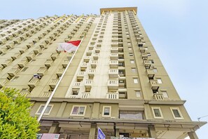 Front of property - Hotel O Apartemen Gateway Cicadas By Inpro Ii (Bandung)