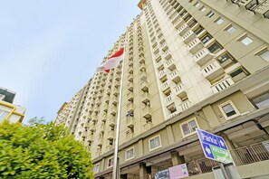 Front of property - Hotel O Apartemen Gateway Cicadas By Inpro Ii (Bandung)