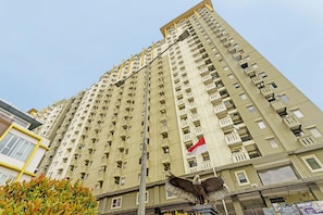 Front of property - Hotel O Apartemen Gateway Cicadas By Inpro Ii (Bandung)