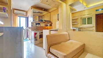 Quarto casal luxo | Área de estar | TV de tela plana 32 polegadas com canais a cabo