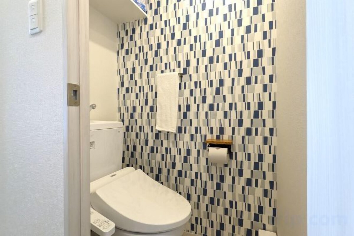 Baignoire et douche séparées, baignoire profonde