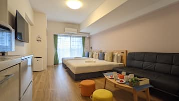 Blackout drapes, soundproofing, free WiFi